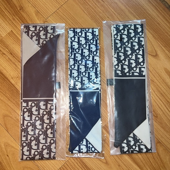 New Scarf - Picture 6 of 6